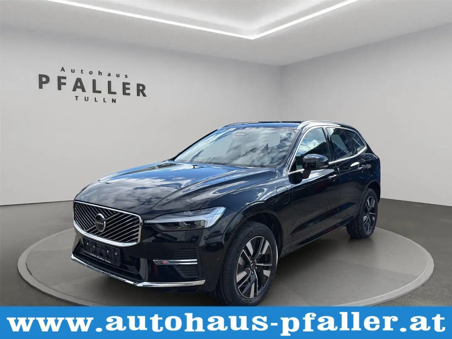Volvo XC60 T6 AWD PHEV Plus Bright Schwarz - 1