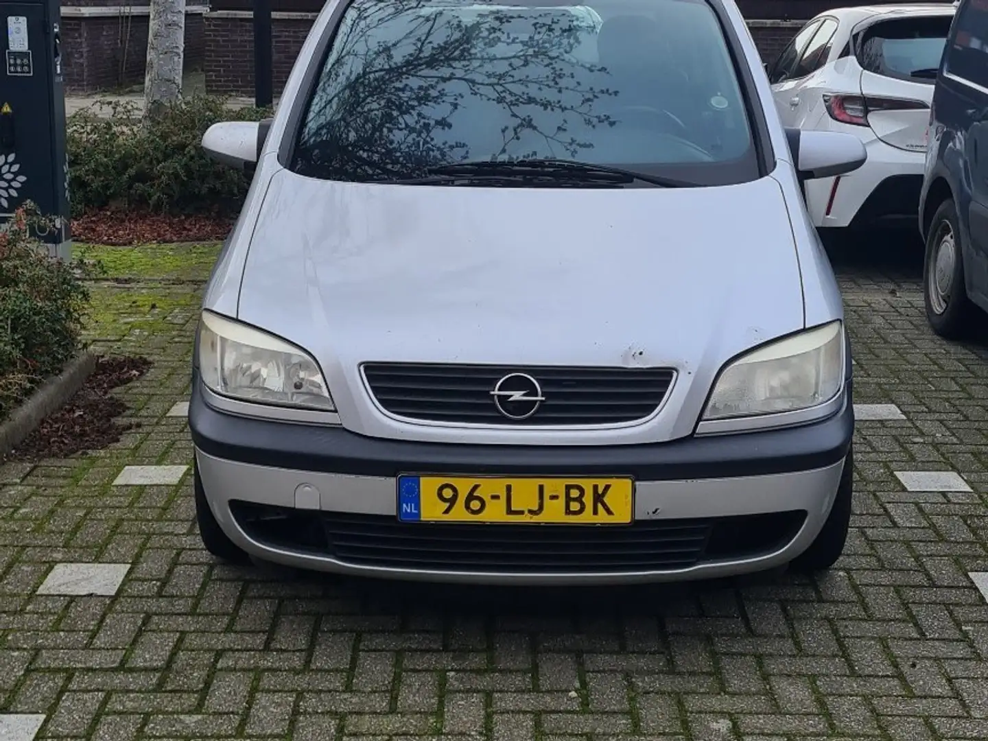 Opel Zafira 1.6-16V Elegance Grijs - 1