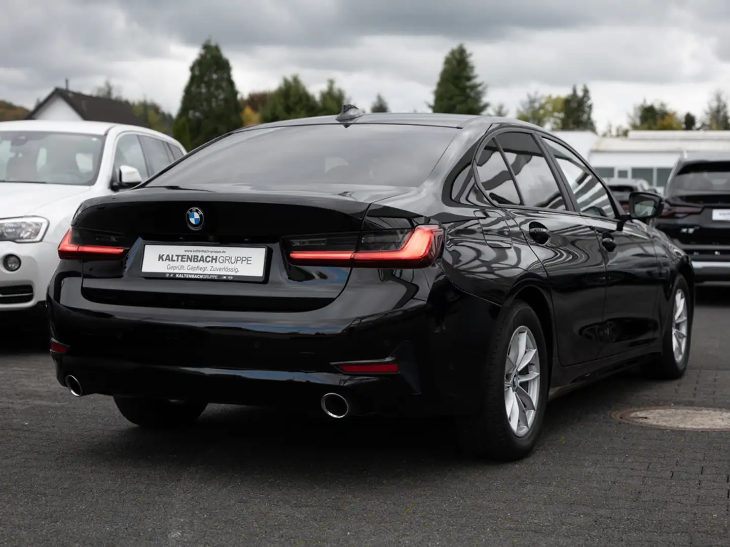 BMW 320 d Advantage LED ACC NAVI KAMERA SHZ PDC Schwarz - 2