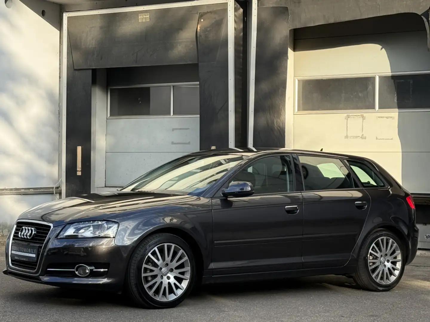 Audi A3 1.4 TFSI Ambition Xenon Navi Sitzheizung PDC Grau - 2