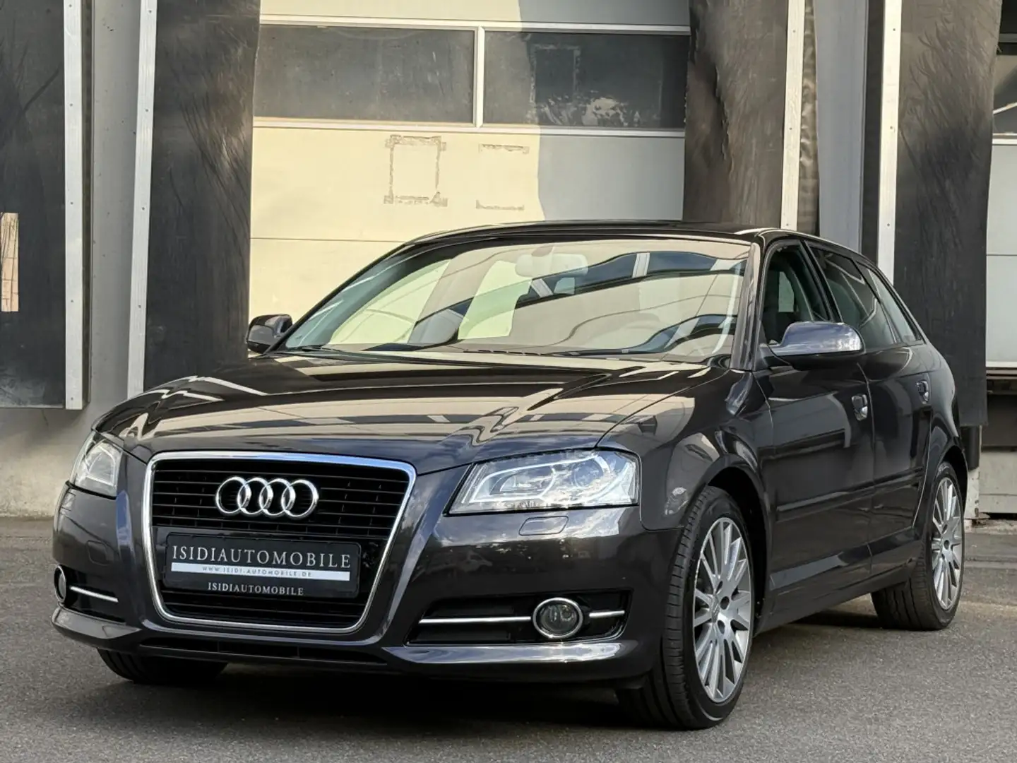 Audi A3 1.4 TFSI Ambition Xenon Navi Sitzheizung PDC Grau - 1