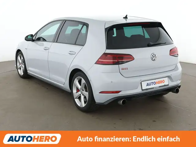Volkswagen Golf view 4