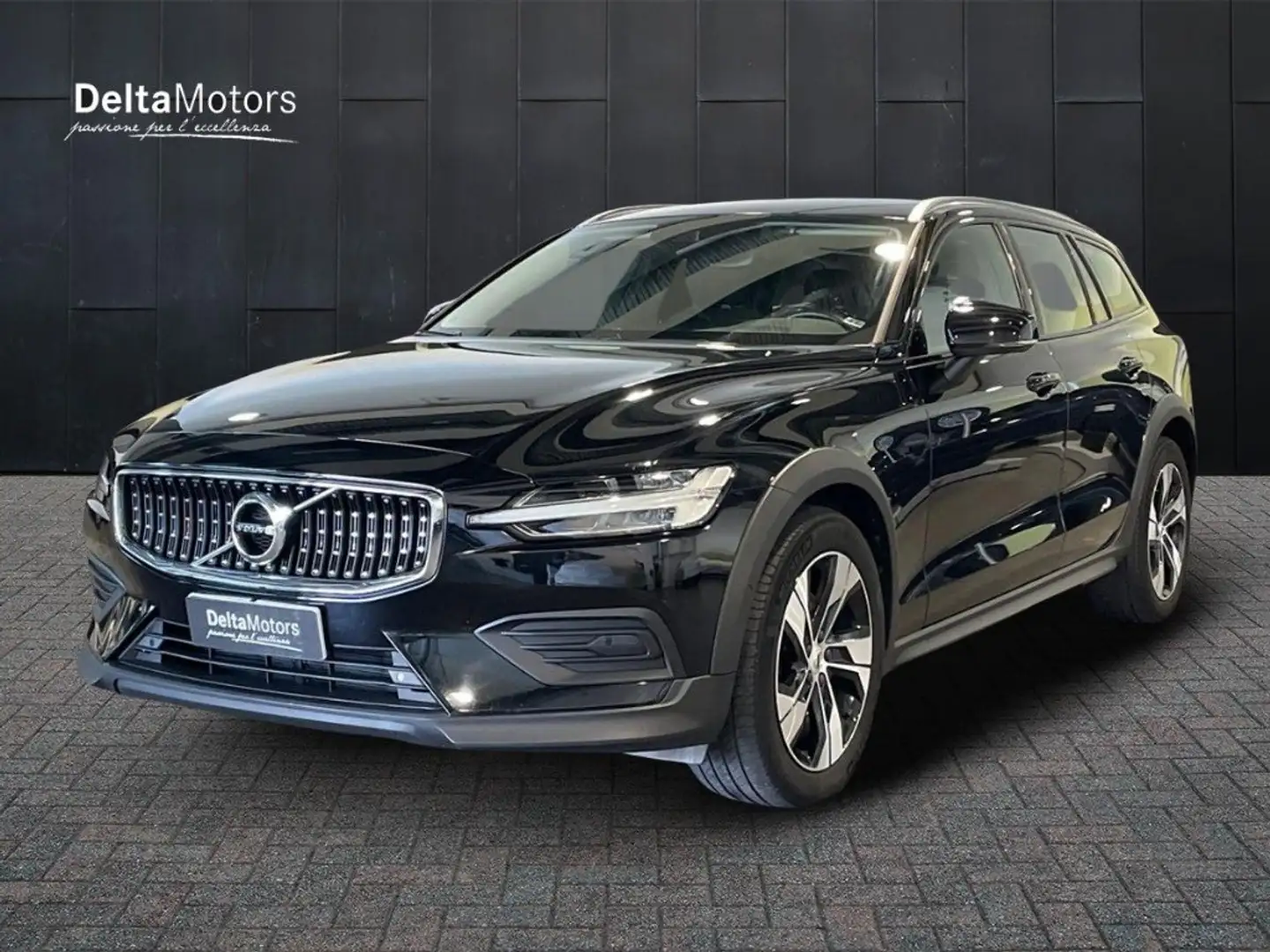 Volvo V60 Cross Country Cross Country 2.0 B4 Business Pro Noir - 1