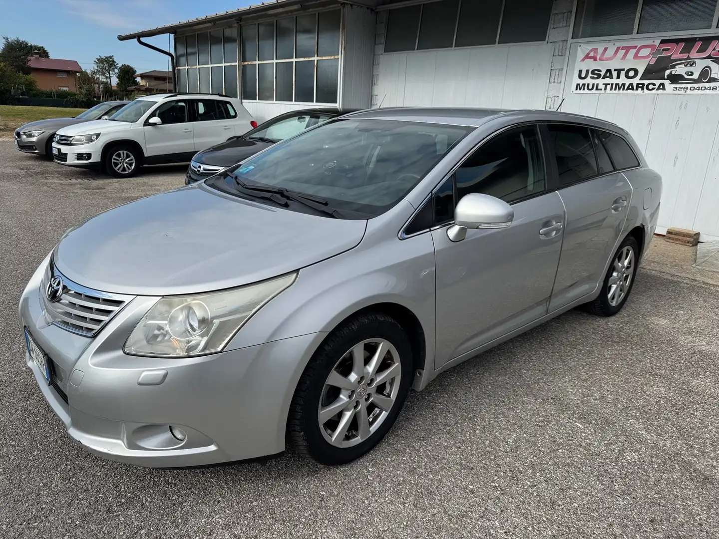 Toyota Avensis Wagon 2.2 d-4d Executive Argento - 1