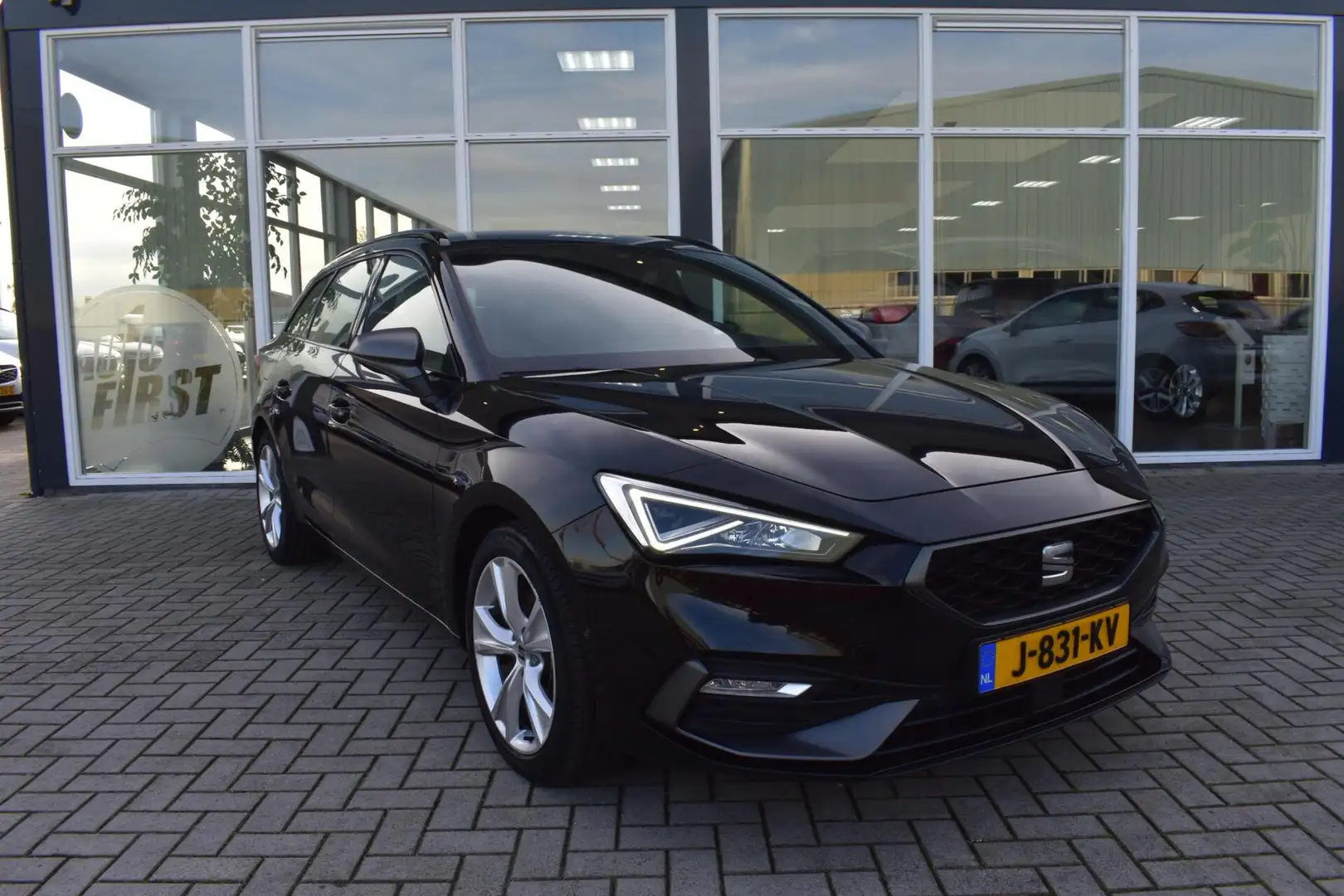 SEAT Leon Sportstourer 1.5 eTSI FR Launch Edition|Automaat|V Nero - 2