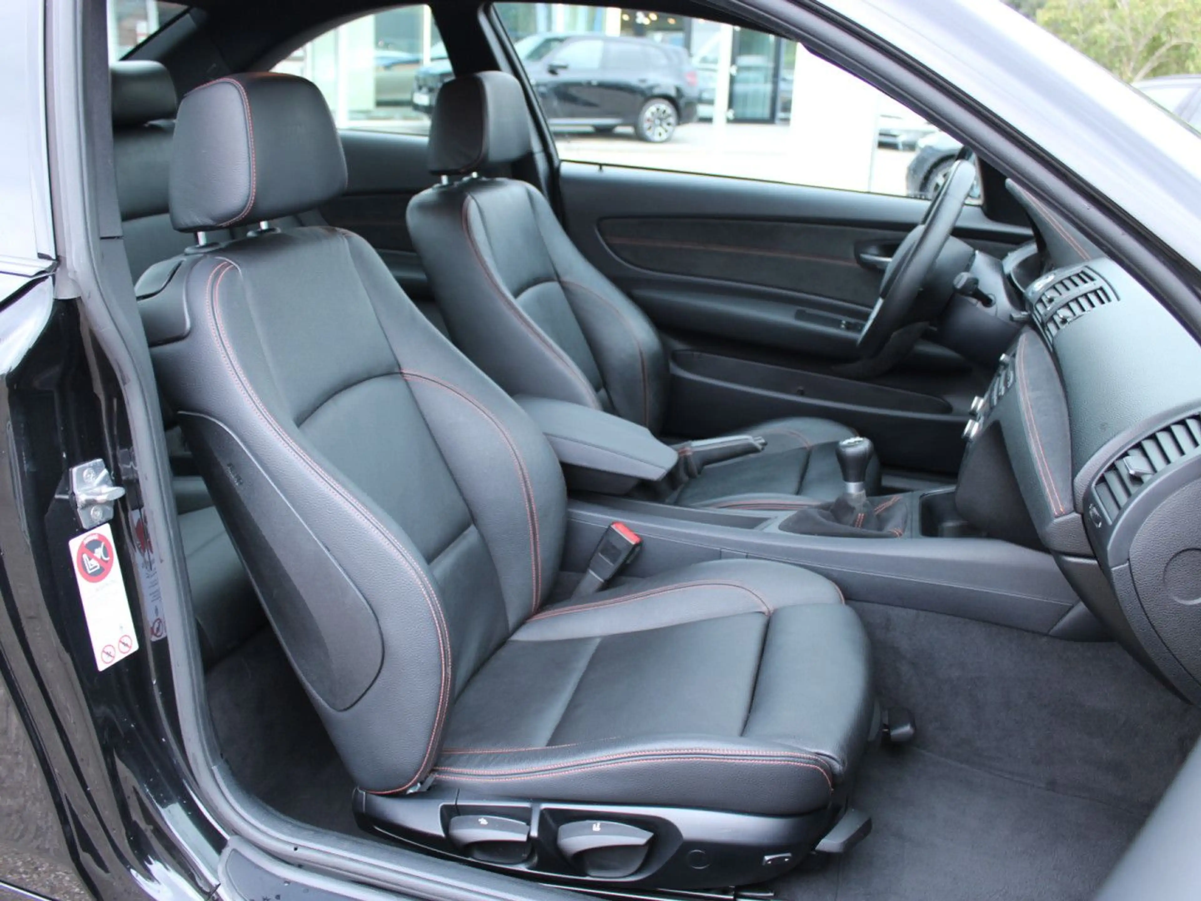 BMW 1er M Coupé 1er M Coupe 1. Hand lückenlos BMW scheckheft — photo 11