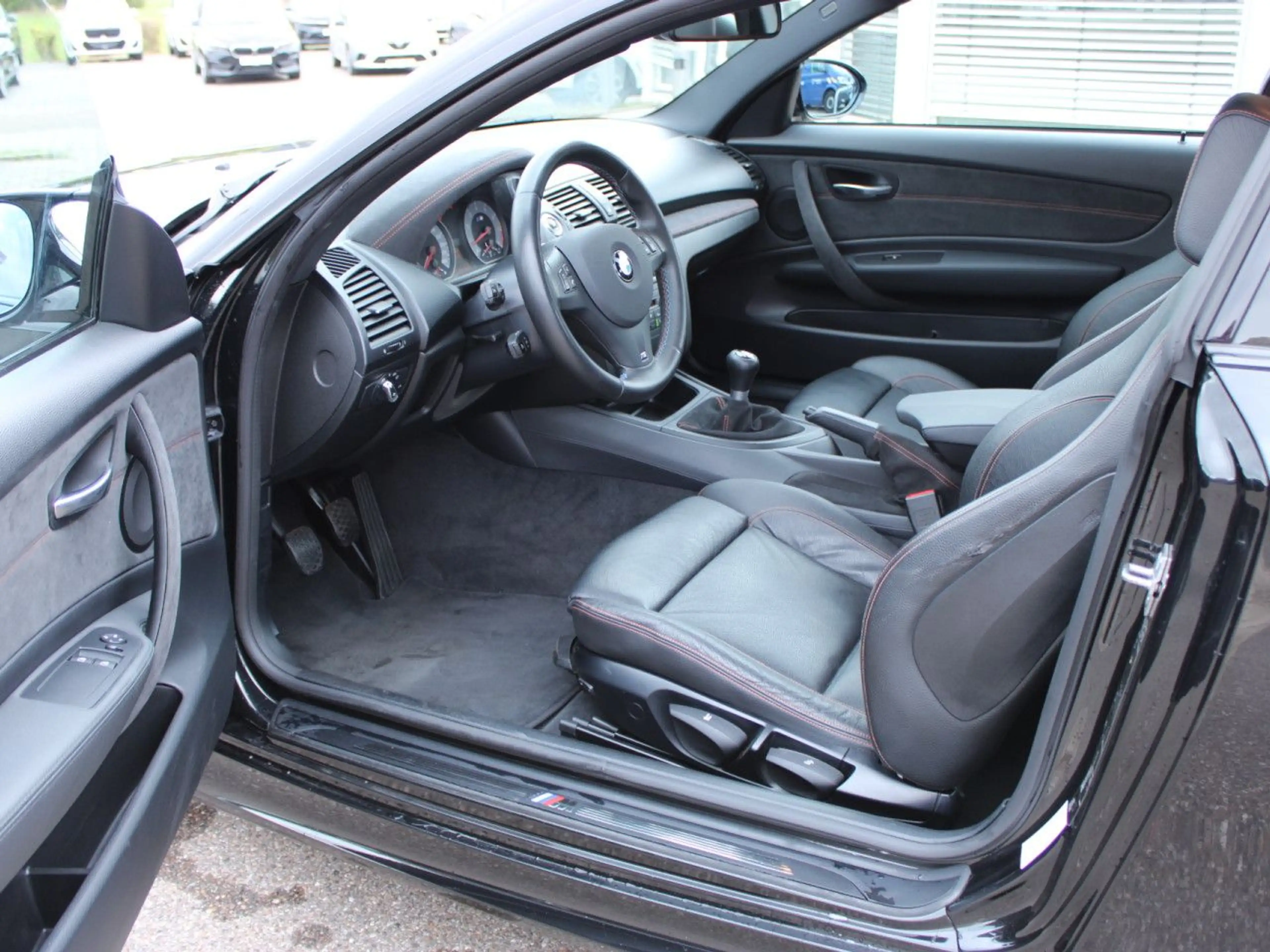 BMW 1er M Coupé 1er M Coupe 1. Hand lückenlos BMW scheckheft — photo 9