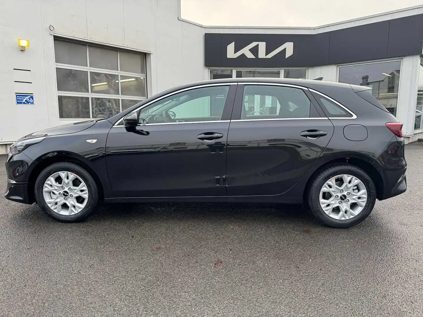 Kia Ceed / cee'd Vision 1.5 T-GDI DCT7 +SHZ+RFK Schwarz - 2