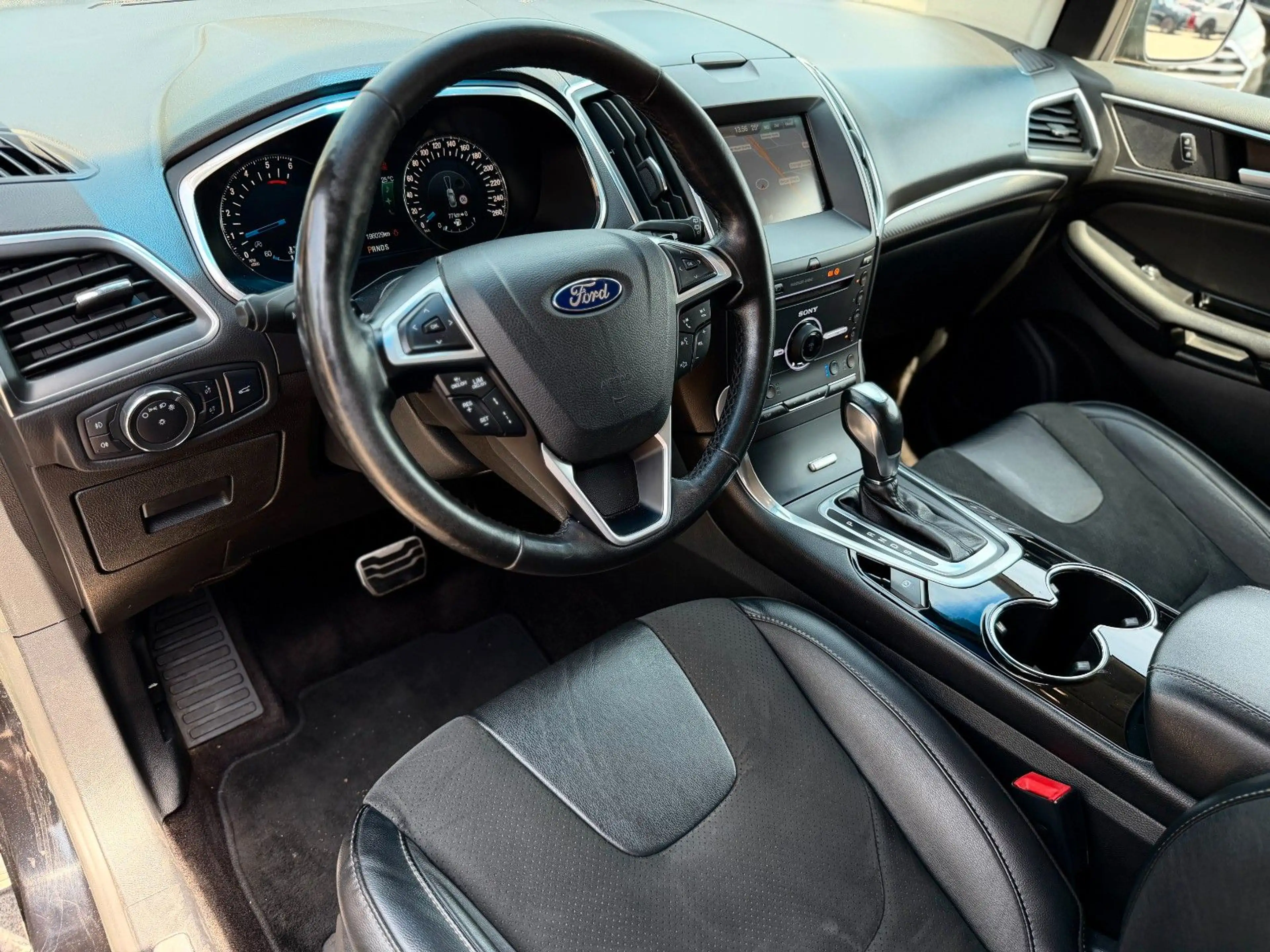 Ford Edge Sport 4x4 PANO/AUT/CAM/SHZ — photo 15