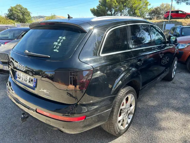 Audi Q7 view 3