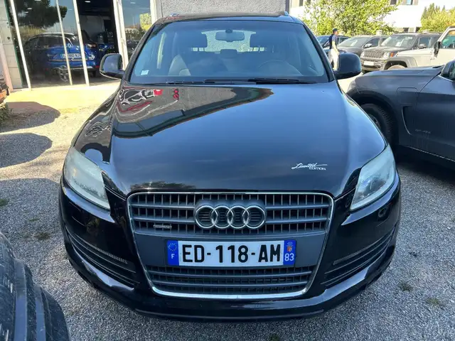 Audi Q7 view 12
