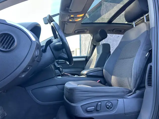 Audi Q7 view 7
