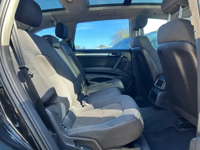 Audi Q7 view 10