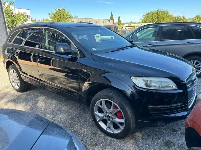 Audi Q7 view 4