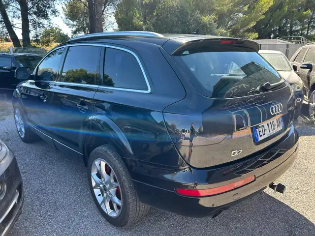 Audi Q7 view 2