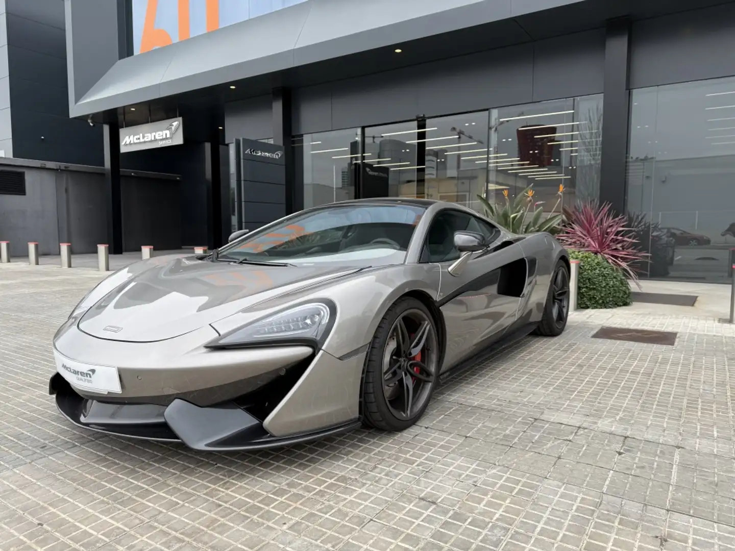 McLaren 570GT Gris - 1