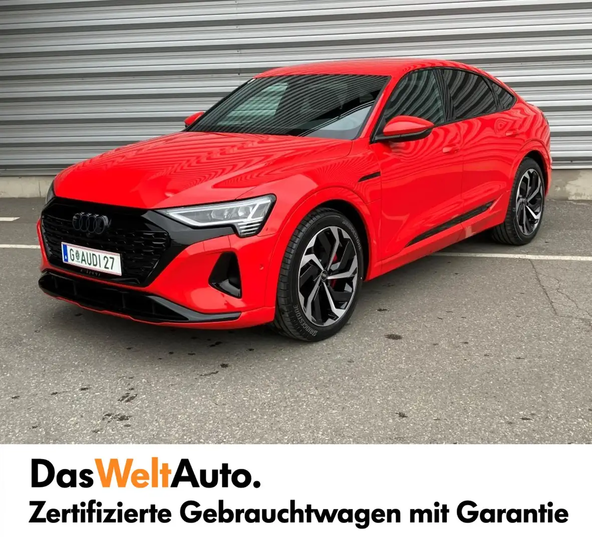 Audi Q8 50 e-tron quattro business Červená - 2