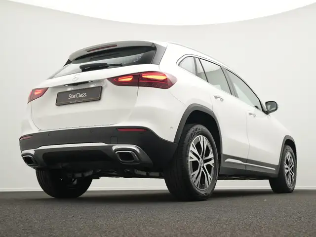 Mercedes-Benz Gla view 11