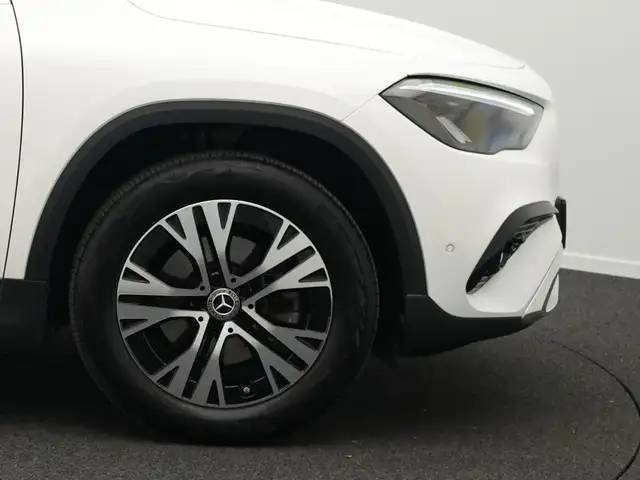 Mercedes-Benz Gla view 8
