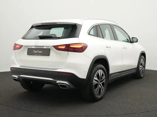 Mercedes-Benz Gla view 3