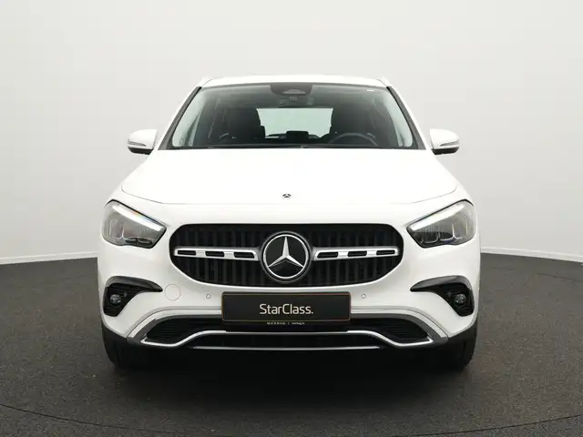Mercedes-Benz Gla view 2