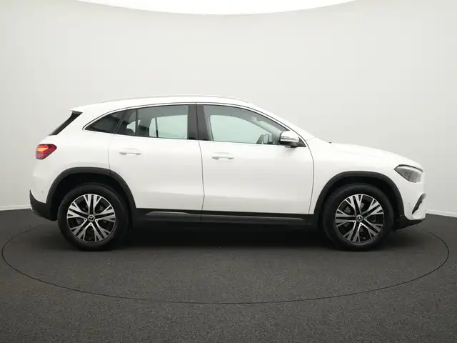 Mercedes-Benz Gla view 5