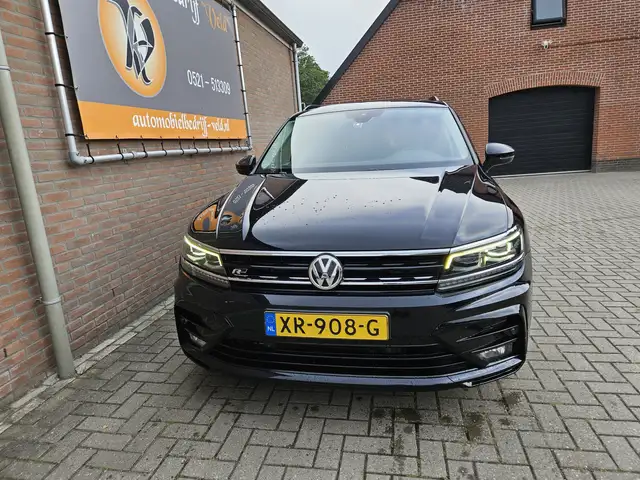 Volkswagen Tiguan view 2