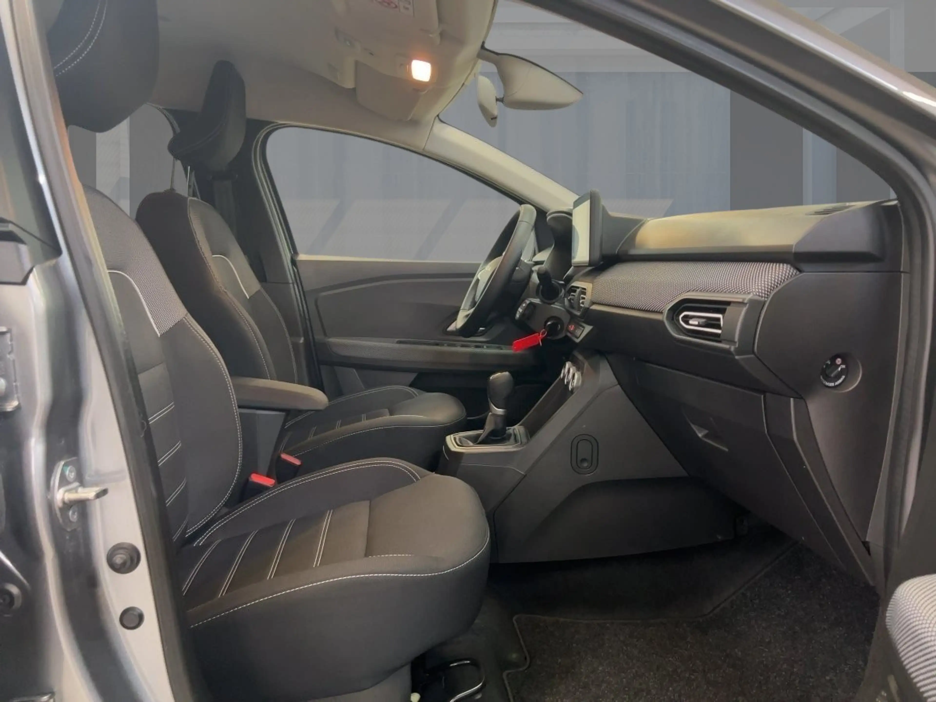 Dacia Jogger Expression Hybrid 140 PDC KLIMA BT ABS ESP — photo 8