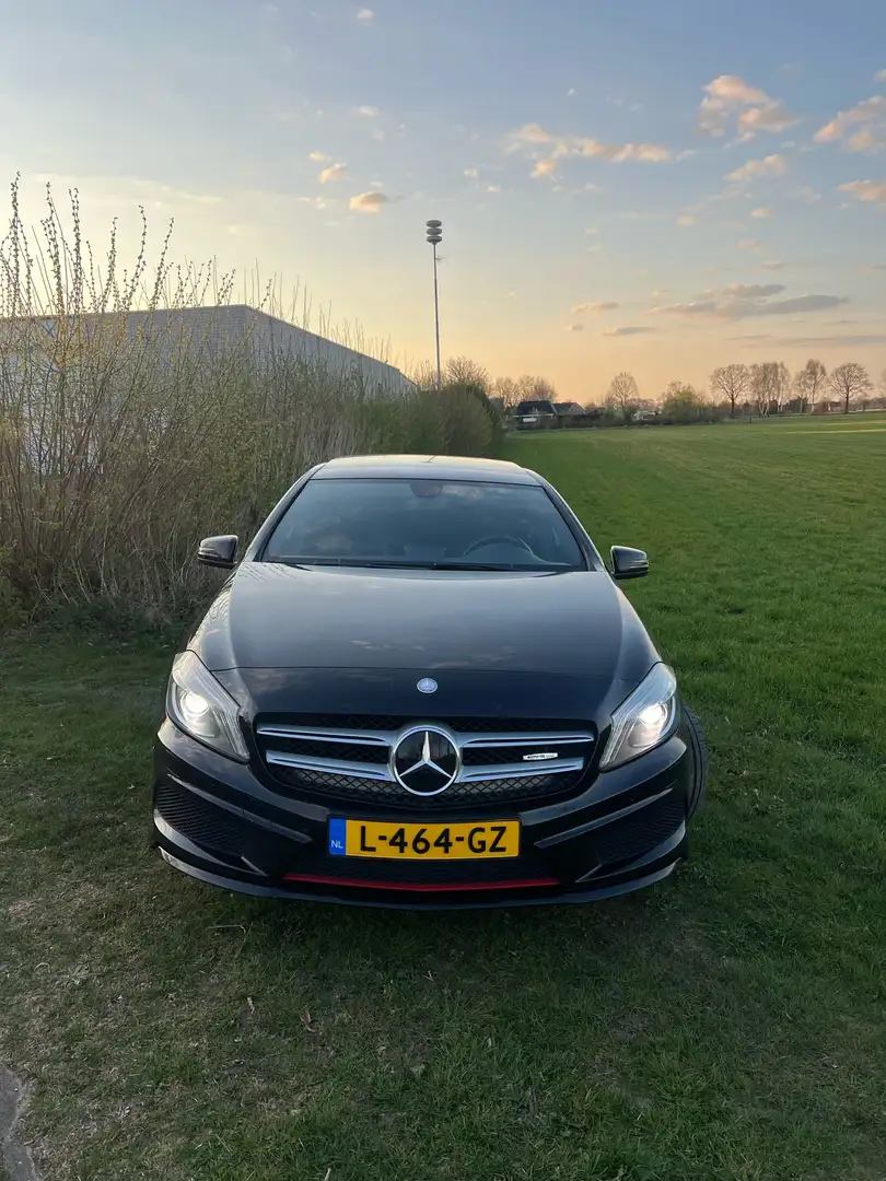 Mercedes-Benz A 180 A180 Ambition AMG-Line Černá - 2