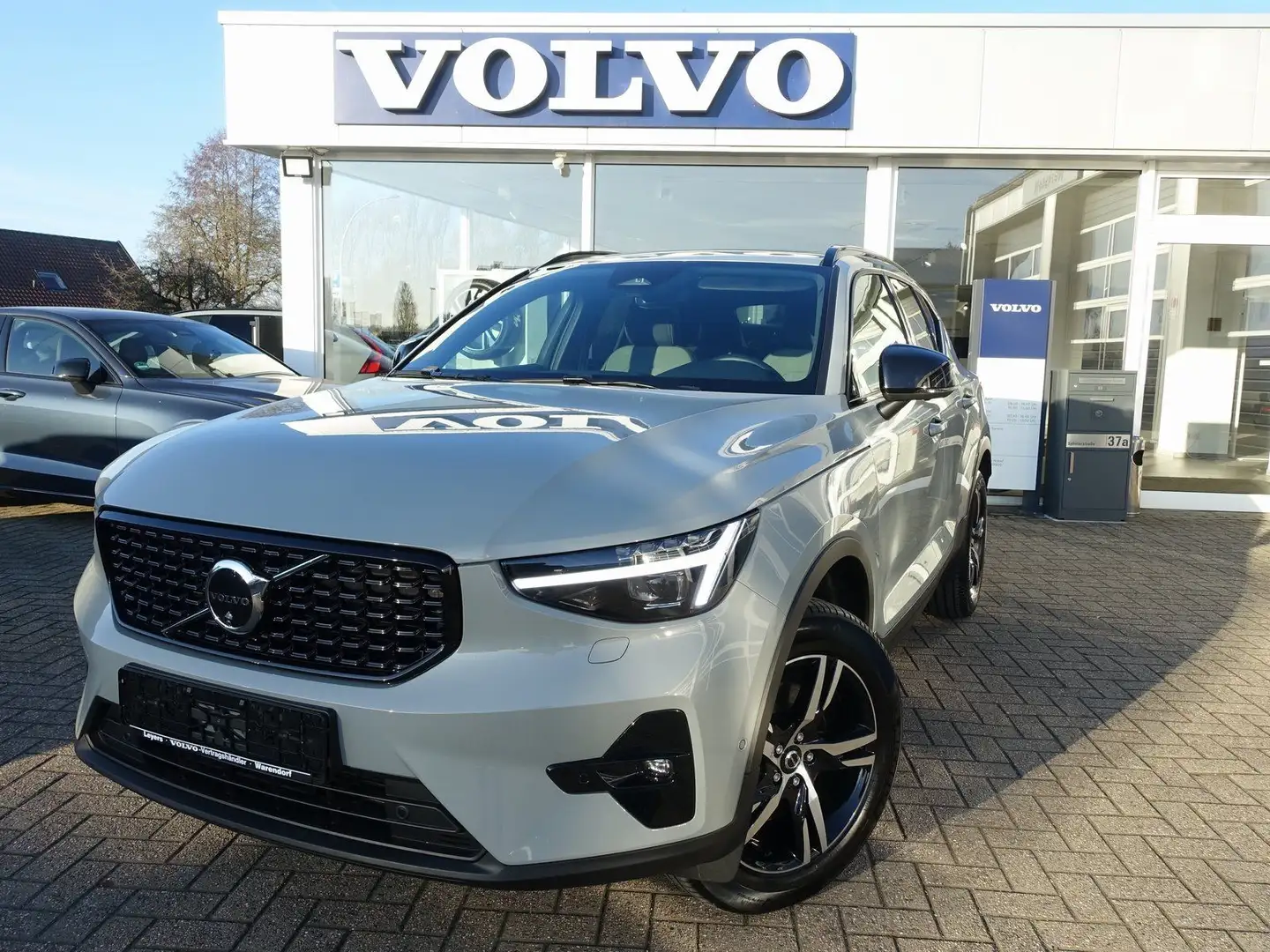 Volvo XC40 Plus B3 Dark/Pixel-LED/Frontschhz./360°Cam Grau - 1