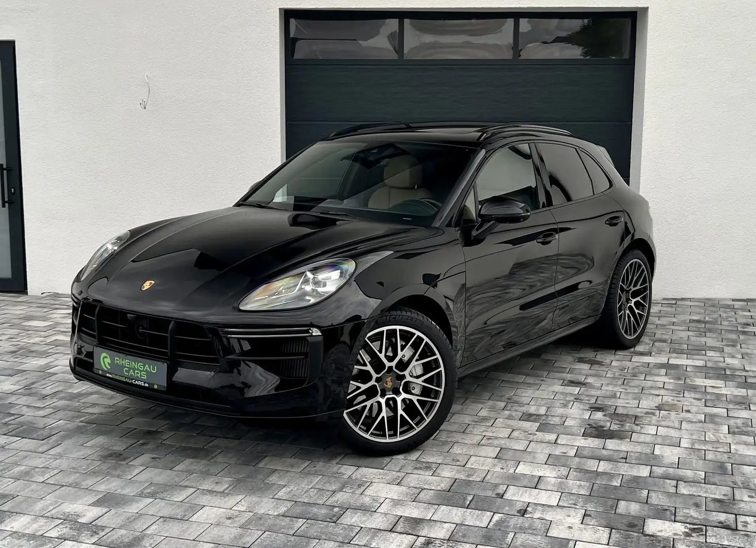 Porsche Macan Turbo PANO AHK LUFT PDLS+ CHRONO SPORT DES Noir - 1