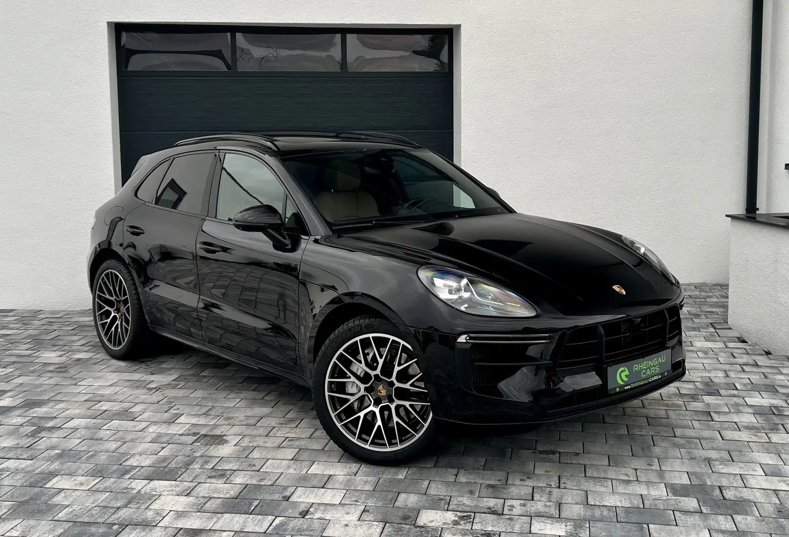 Porsche Macan Turbo PANO AHK LUFT PDLS+ CHRONO SPORT DES Noir - 2