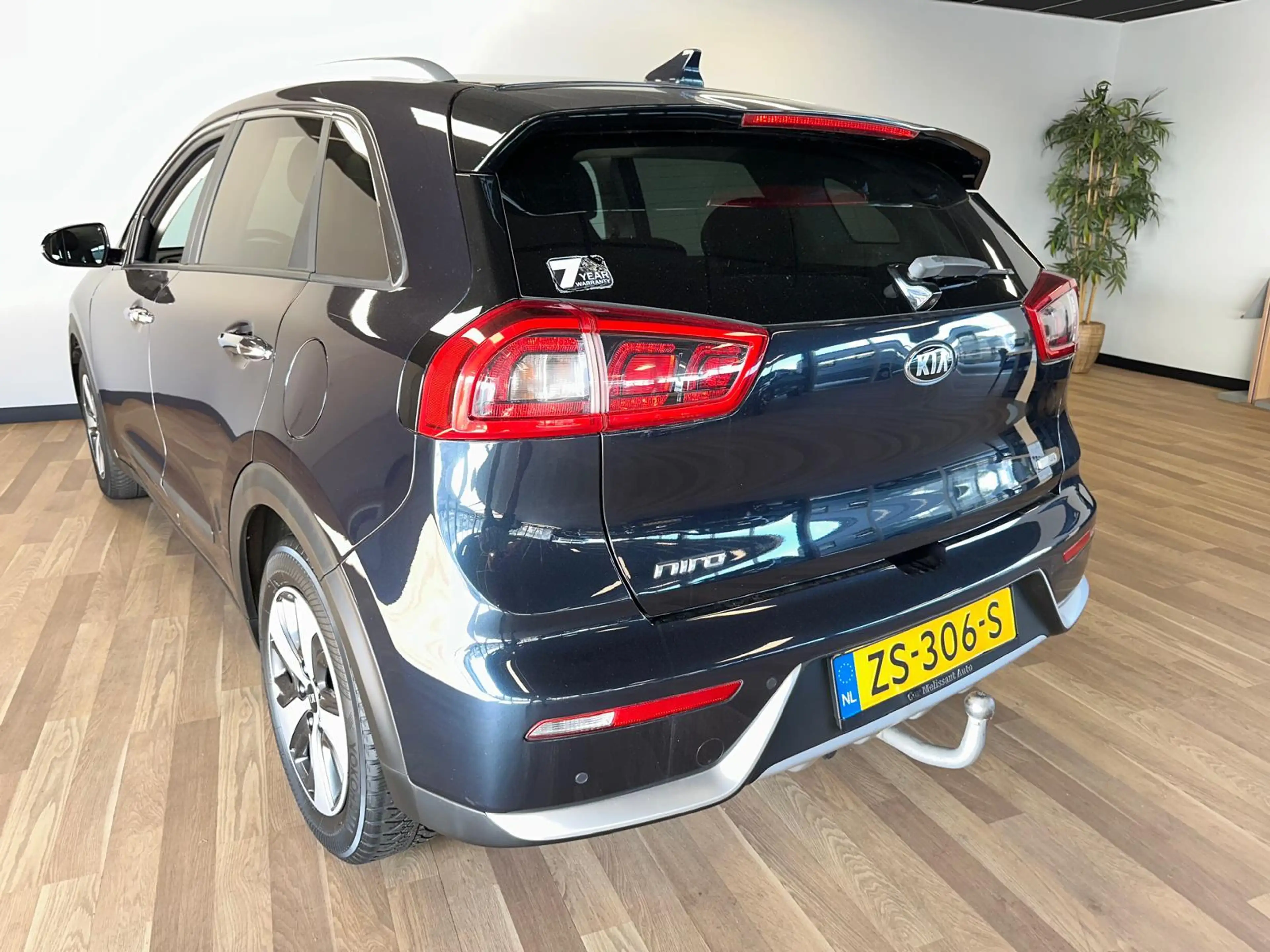 Kia Niro 1.6 GDi Hybrid First Edition — photo 6