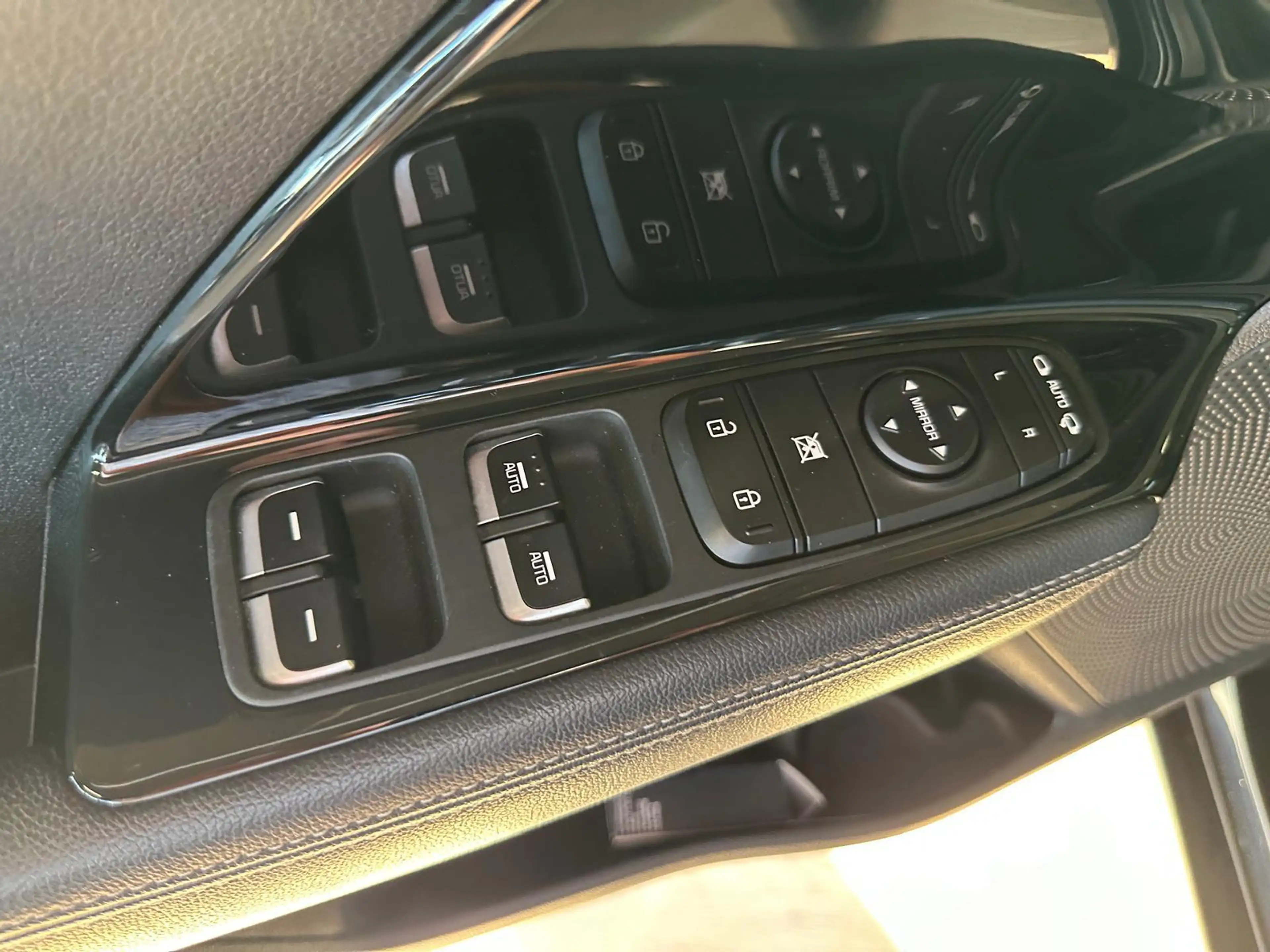 Kia Niro 1.6 GDi Hybrid First Edition — photo 12