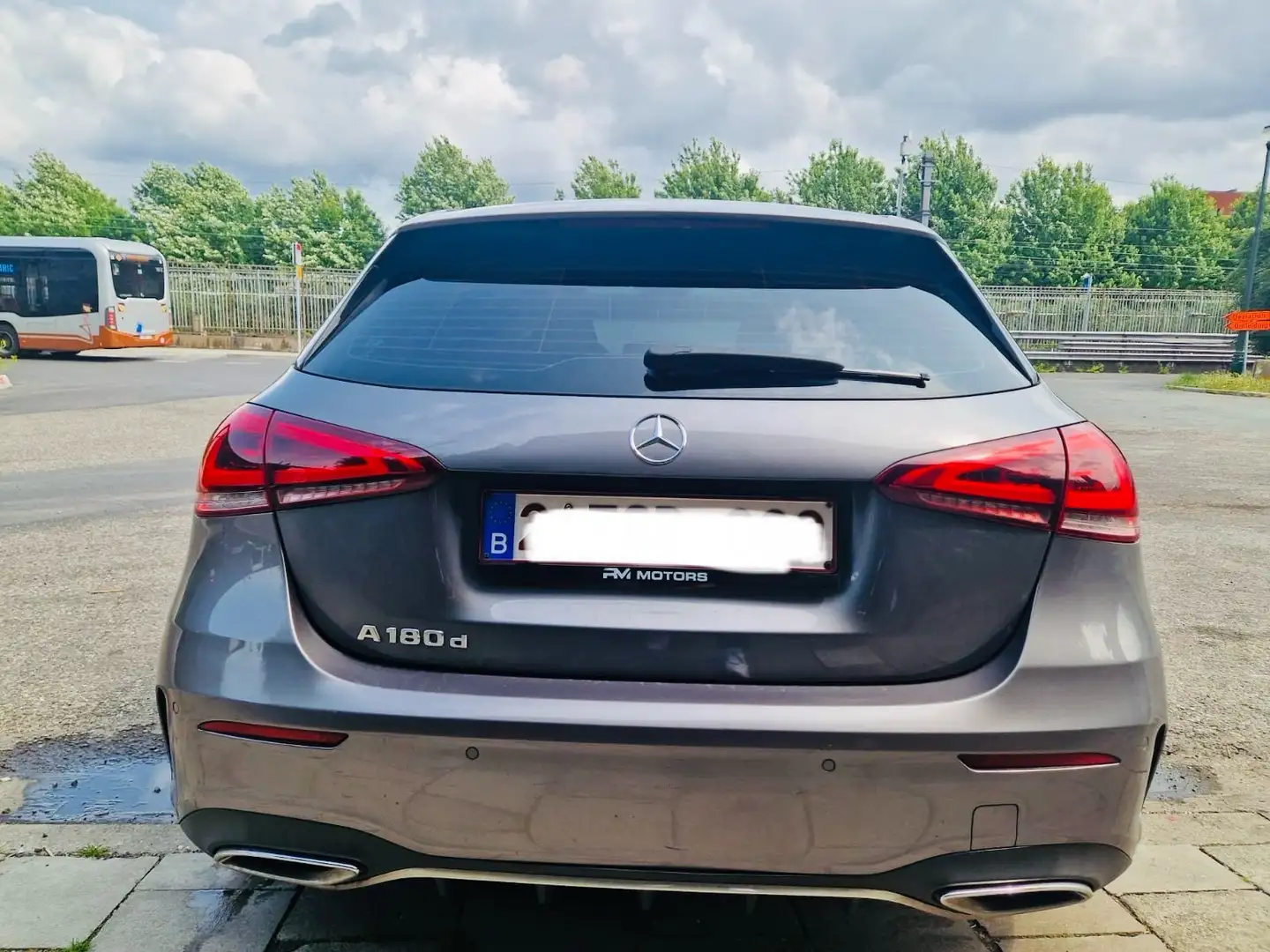 Mercedes-Benz A 180 d Business Solution AMG - 2