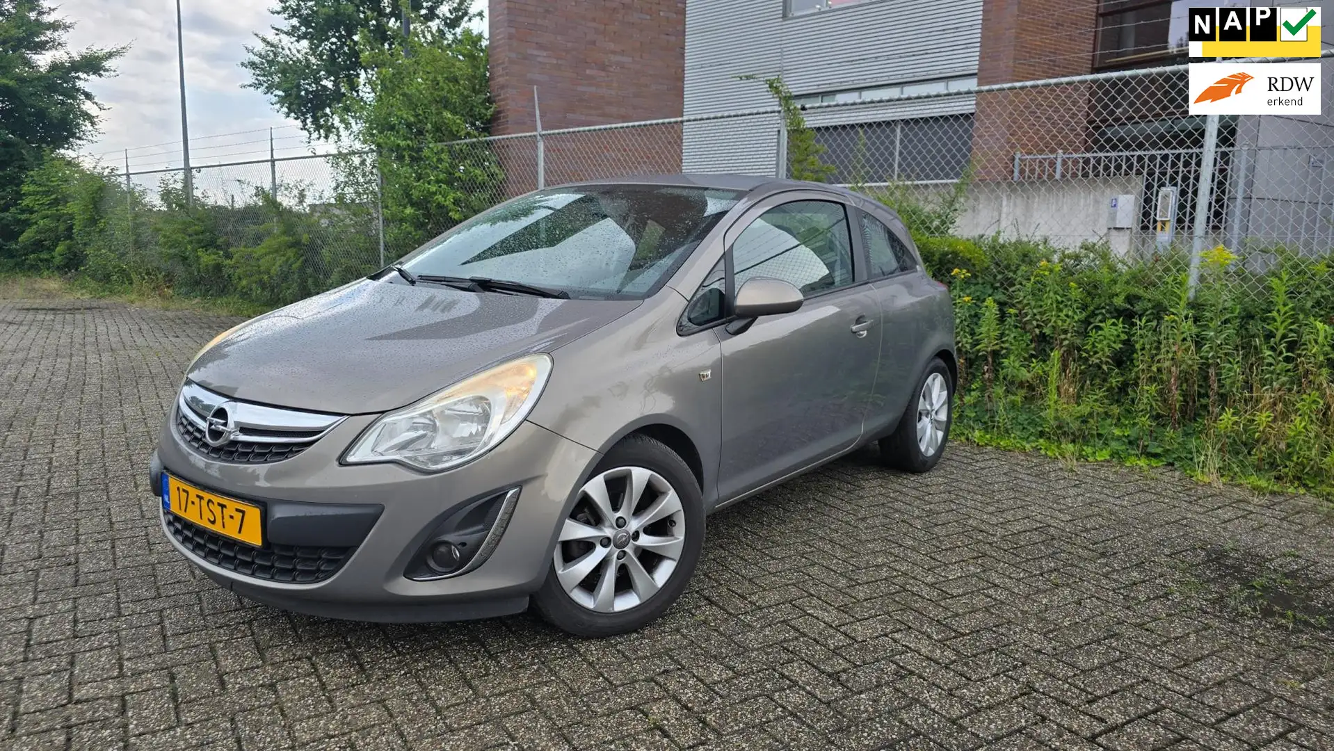 Opel Corsa 1.2-16V Anniversary Edition Bruin - 1