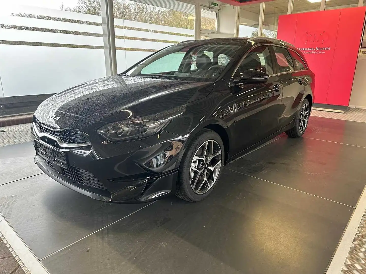 Kia CEED SW 1.5T DCT7 SPI TEC LEDER GD Schwarz - 1