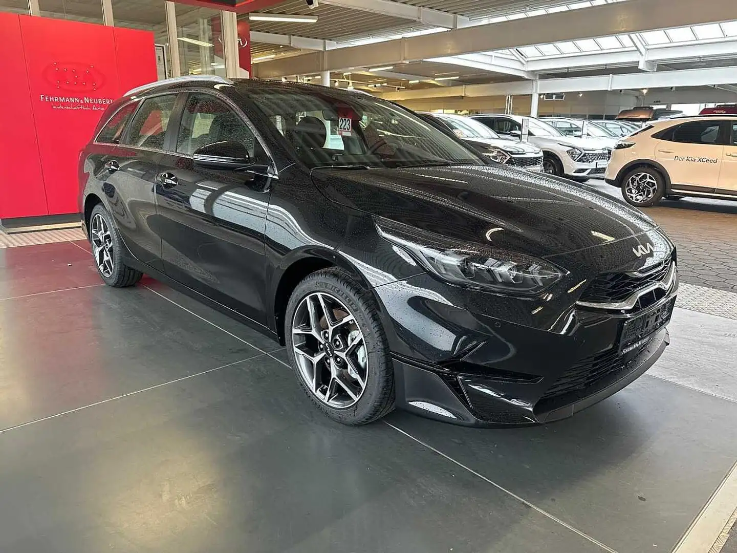 Kia CEED SW 1.5T DCT7 SPI TEC LEDER GD Schwarz - 2