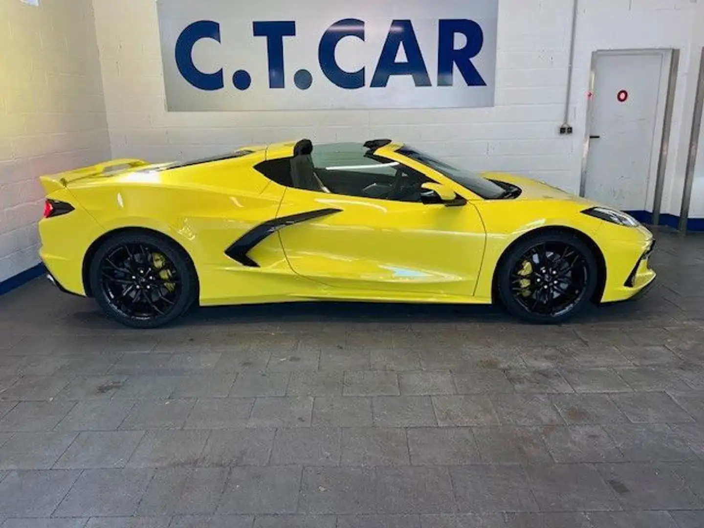 Corvette C8 3LT-V8 Europamodell HUD Magnetic lift Targa Amarillo - 2