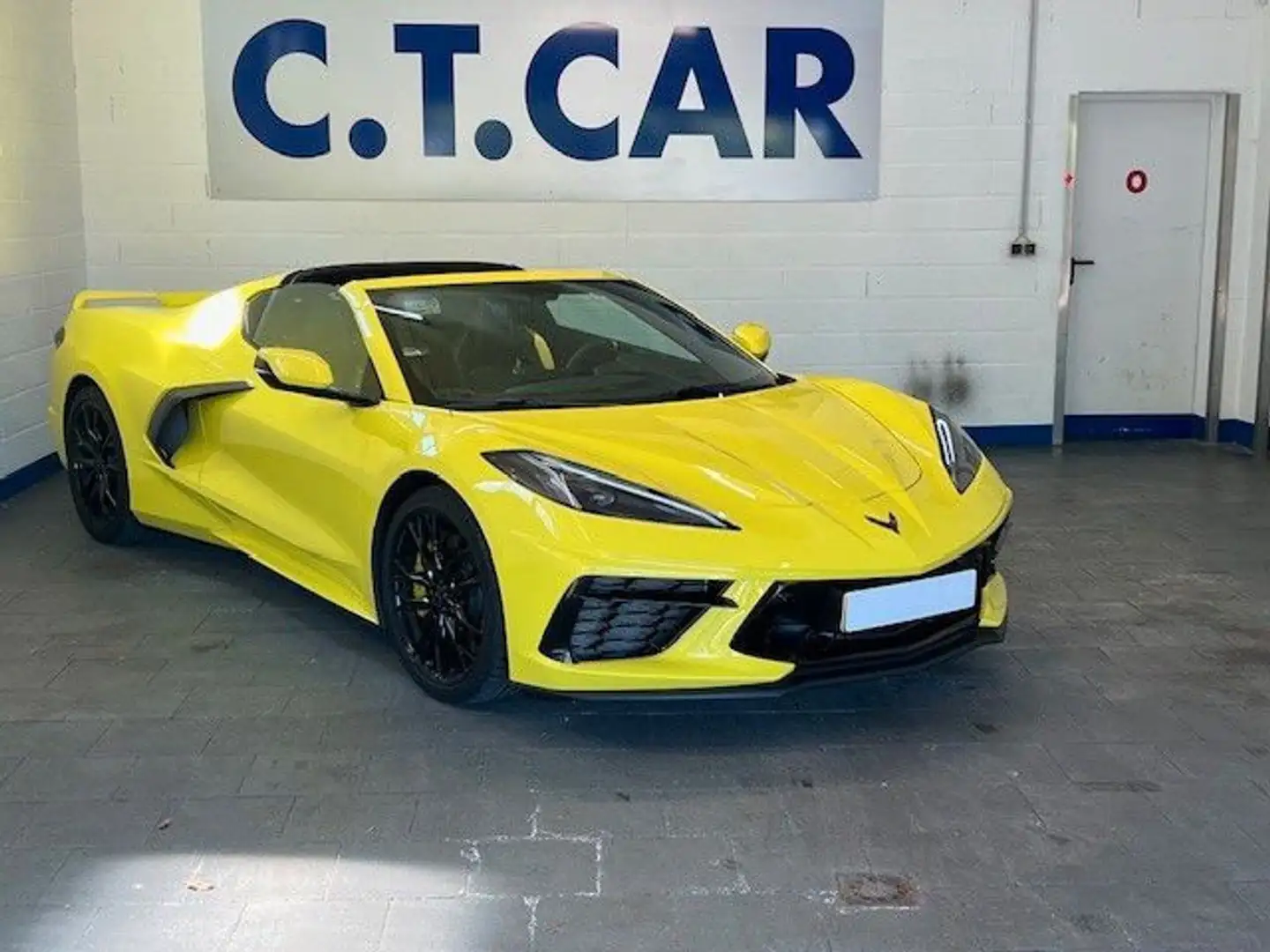 Corvette C8 3LT-V8 Europamodell HUD Magnetic lift Targa Amarillo - 1