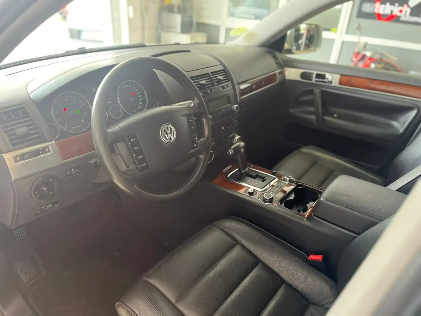 Volkswagen Touareg 3.2 V6 Tiptronic Grijs - 2