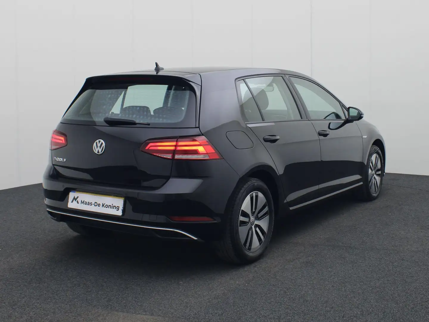 Volkswagen e-Golf E-DITION 100kW/136PK · Navigatie · LED · Parkeerse Negro - 2