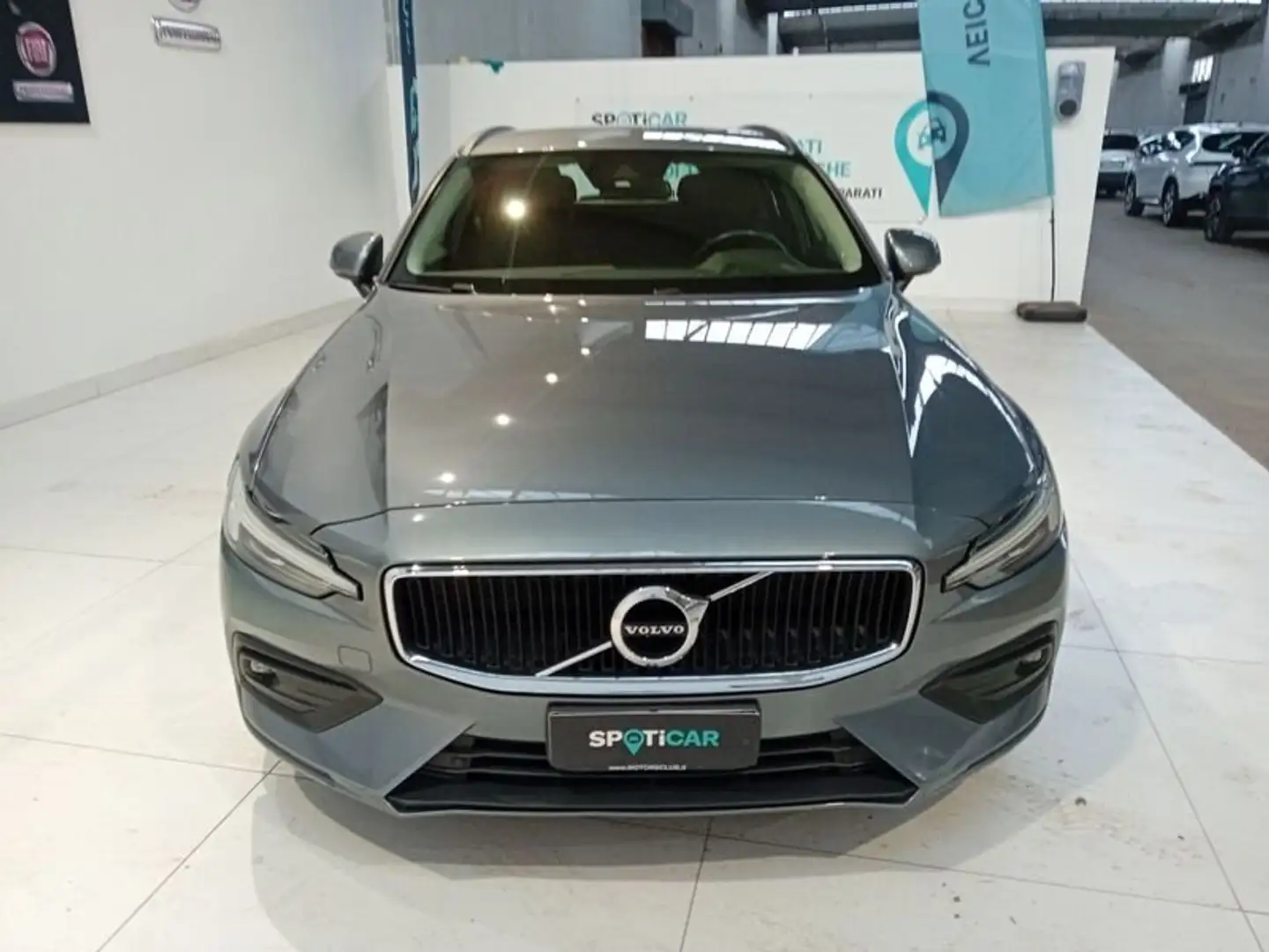 Volvo V60 D3 Geartronic Business--SERVICE VOLVO- Gris - 2