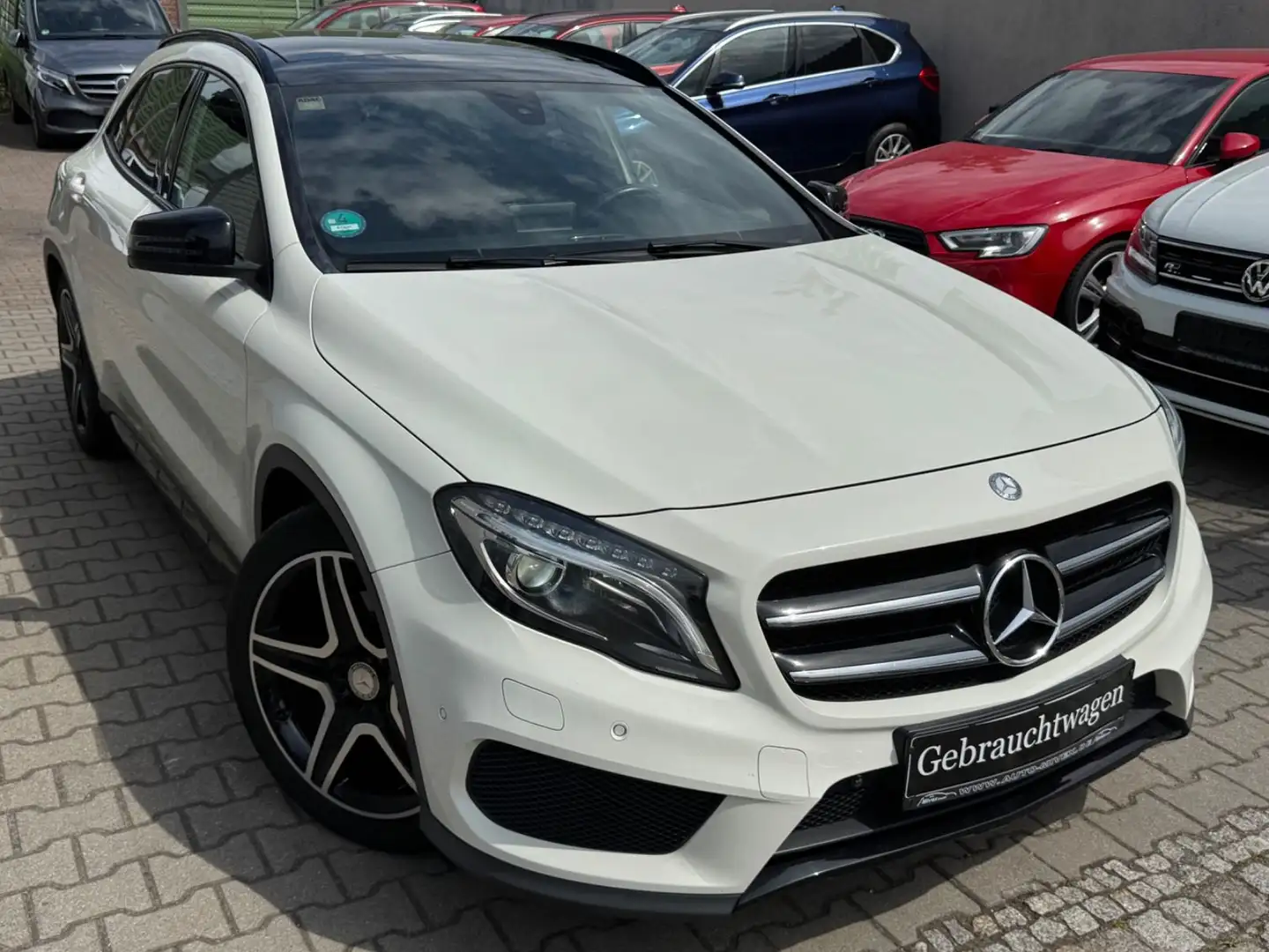 Mercedes-Benz GLA 250 4Matic AMG LINE PANO XENON NAVI Weiß - 1