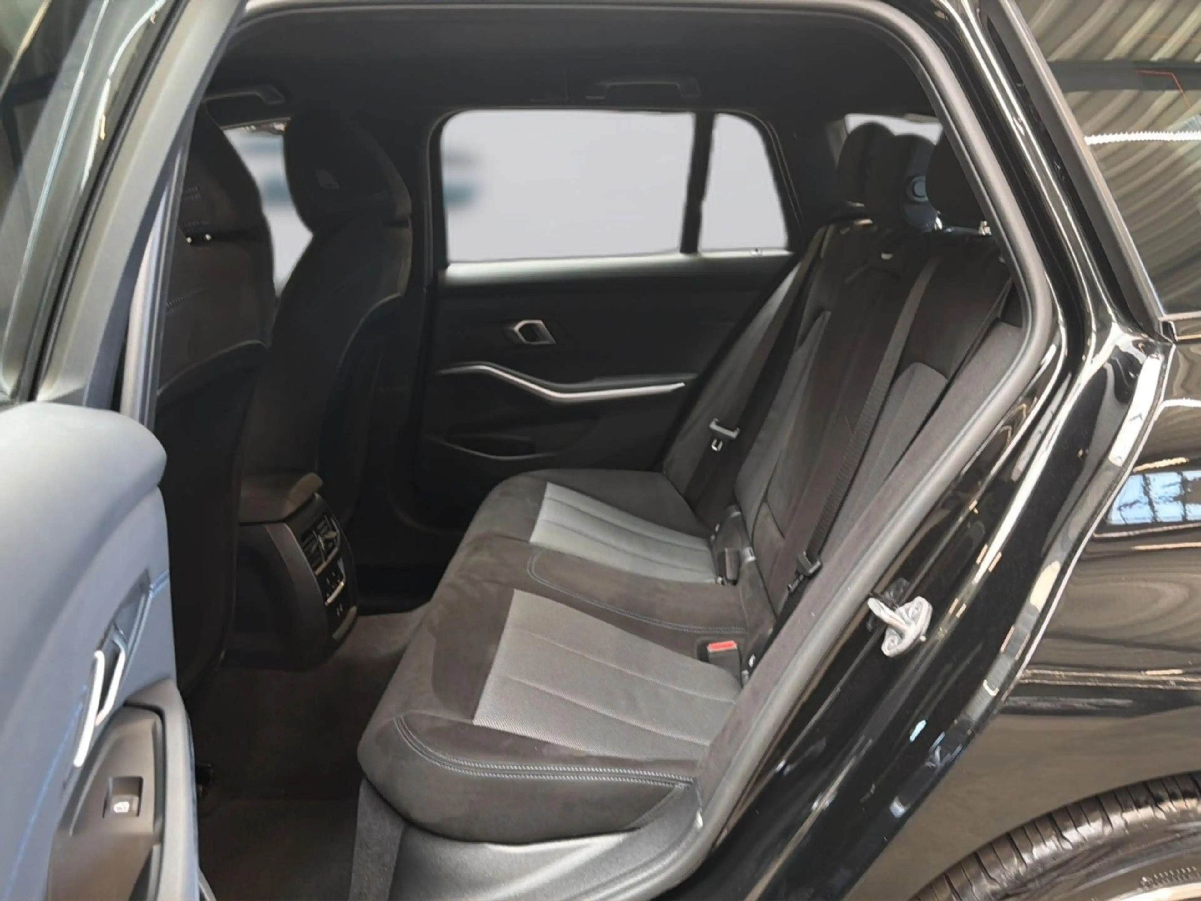 BMW 330 i Touring xDrive M Sport ACC FL2 HiFi LED 3ZK — photo 11