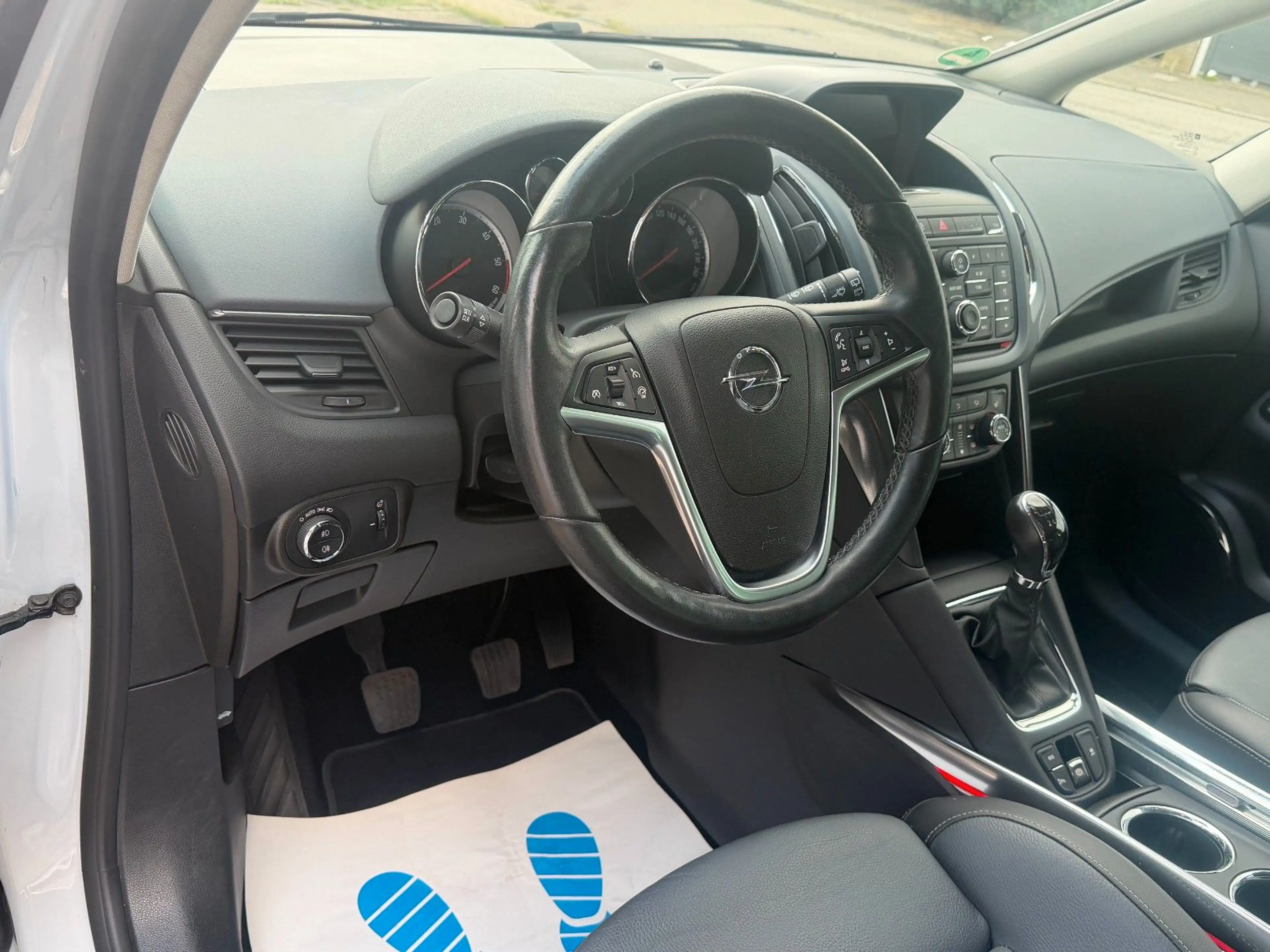 Opel Zafira Tourer 1.6 CDTI Innovation/ Navi/ Leder — photo 9