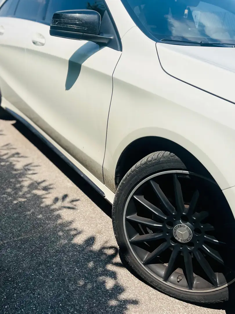 Mercedes-Benz CLA 200 Premium - 2