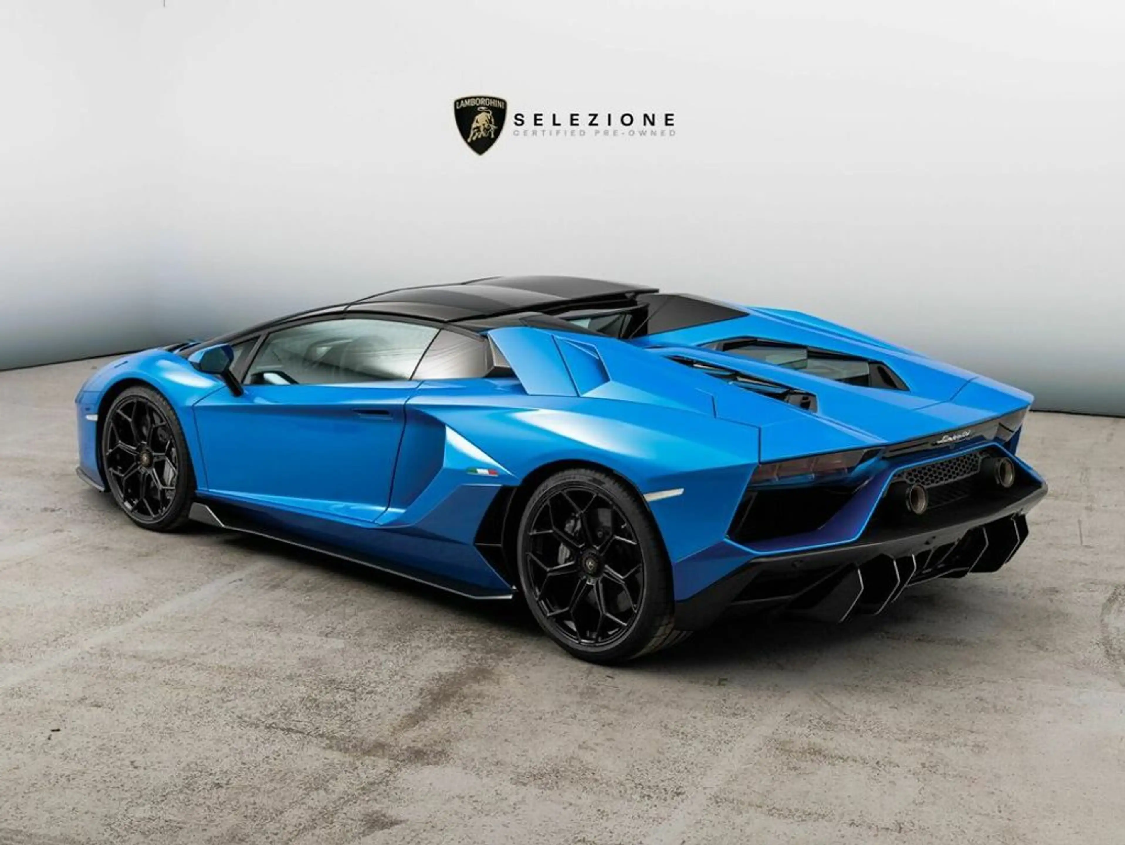 Lamborghini Aventador Ultimae Roadster limited 250 pieces — photo 6