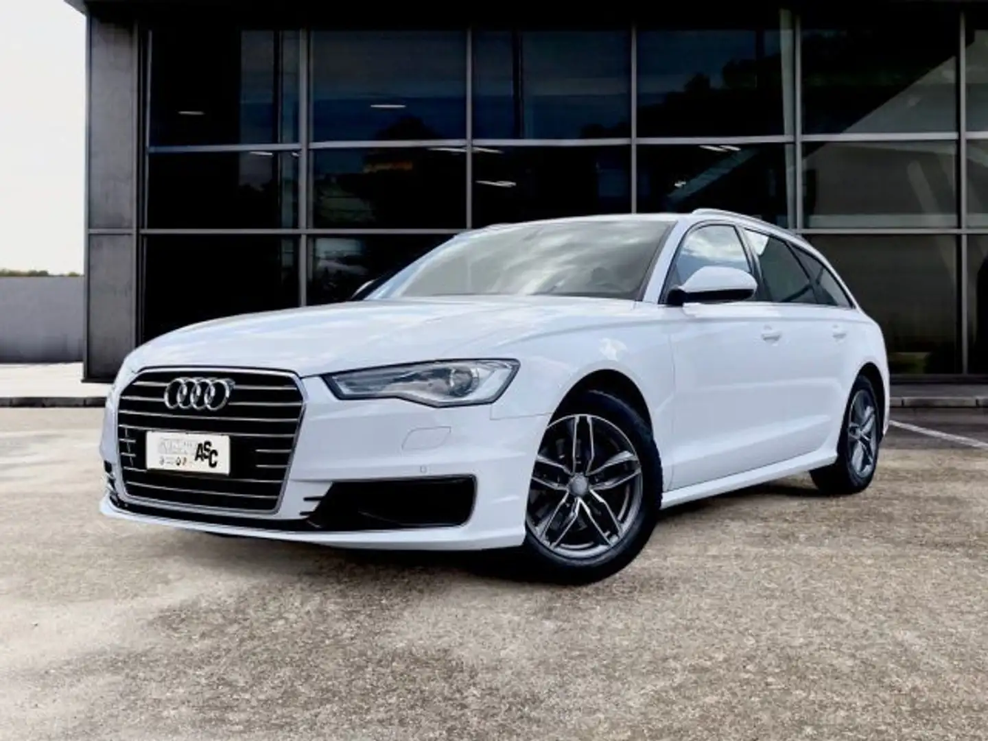 Audi A6 Avant 2.0 TDI 190 CV ultra S tronic Bianco - 1
