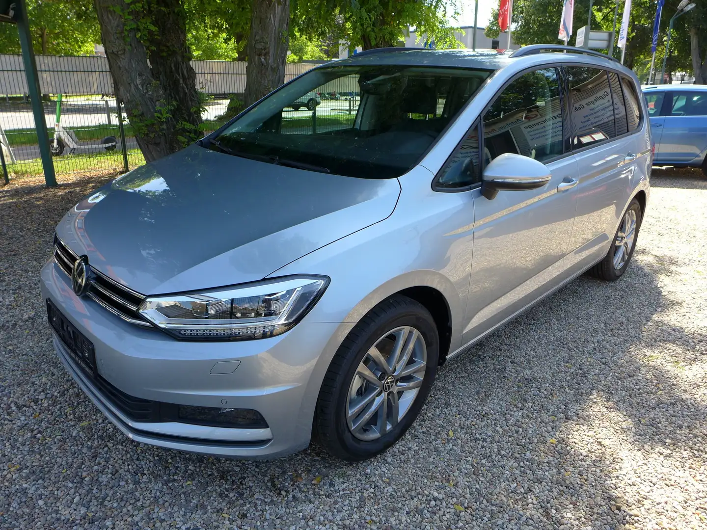 Volkswagen Touran 1.5 TSI ACT OPF DSG Comfortline LED/7Sitzer/Navi Silber - 1